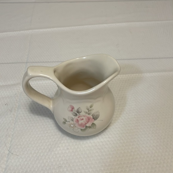 Pfaltzgraff Tea Rose Design Creamer - Picture 3 of 6